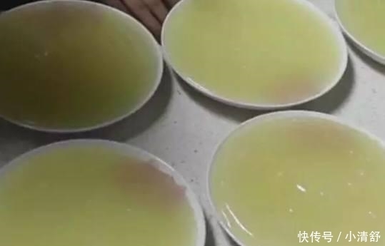  滚烫|婆婆把米粉倒进滚烫的水中, 出来的不是面糊却是它, 全家抢着吃!