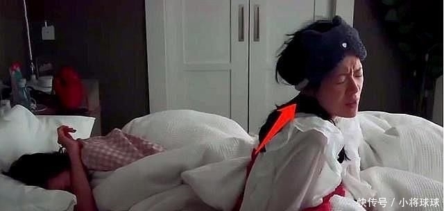 满面|这综艺节目摄像师毫无求生欲,女明星刚起床油头满面,直接怼脸拍