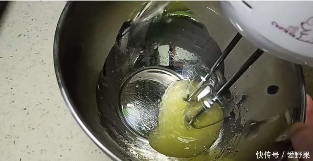  蛋糕|用平底锅就能做出很绵软无油、低糖的蛋糕饼，大人小宝宝都可以吃