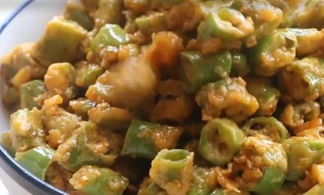 不用|辣椒炒鸡蛋新做法,不用炒不用腌,上桌就被抢光光