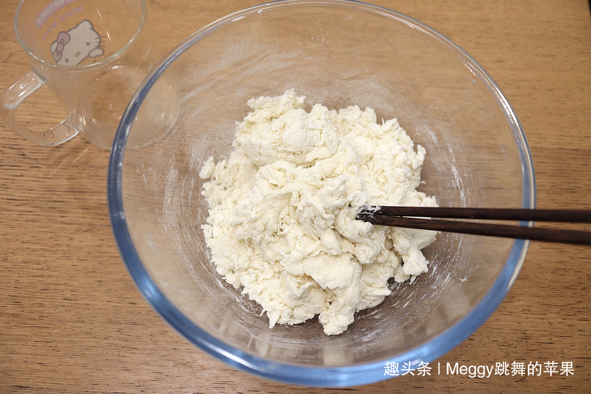  中筋面粉|别争了！外酥里嫩的葱花饼，凉水还是热水揉面跟我学，全会了