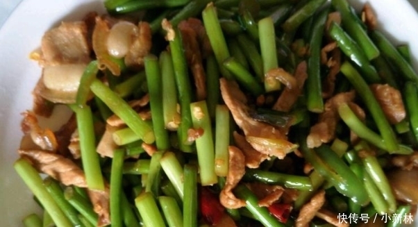 大人|经典家常菜，蒜苔炒肉最简单的做法，营养又美味，大人孩子都爱吃