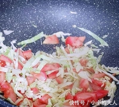  番茄|卷心菜番茄全麦鱼面