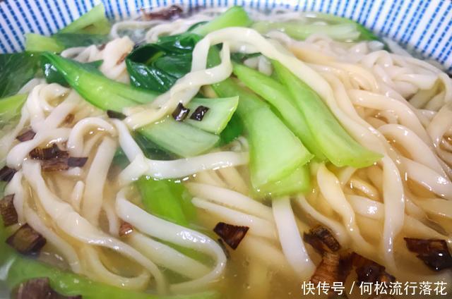  粮食|囤的粮食不多，试试这两种汤面，5分钟做好，吃完只叫爽