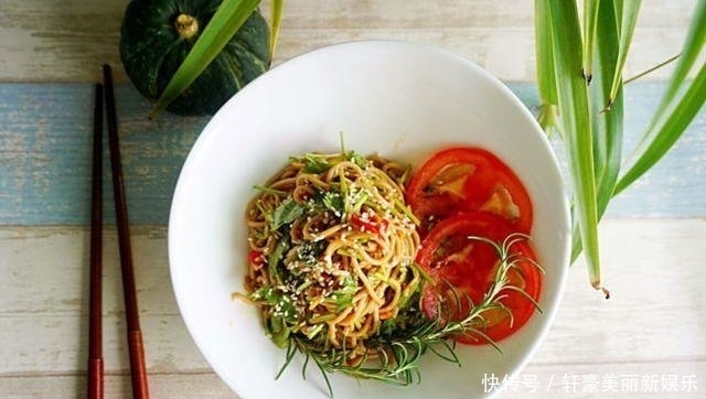 荞麦面|天热吃凉面,很多人都不知面条加入它,劲道又爽滑