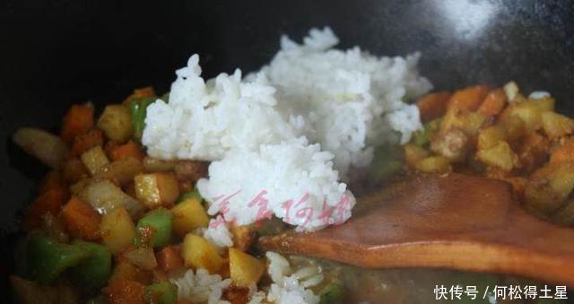 厨艺|一个人在家浪费他的厨艺,这黄金咖喱炒饭很适合你,且很好吃