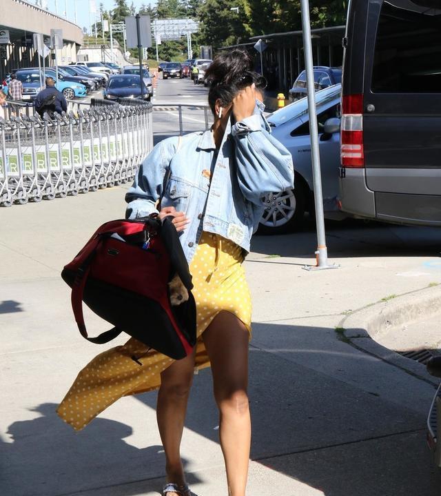  女人|真正时髦的女人，今夏都在穿“开叉长裙”，这优雅性感到骨子里