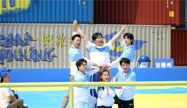 撕名牌|「奔跑吧」迎来第100期,“00前”对决“00后”展开世纪争锋