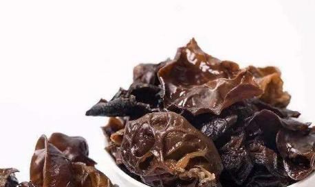 发现木耳|泡木耳时,只会加水是不对的,牢记1个小妙招,木耳泡得又大又好