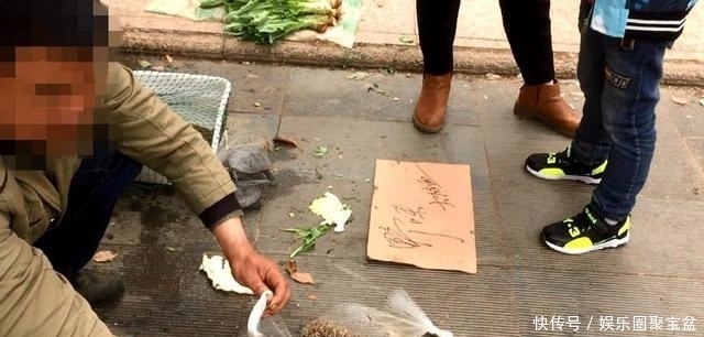后路|男子拉着一车野兔去卖,50元一只很便宜,近看后路人都变了脸色