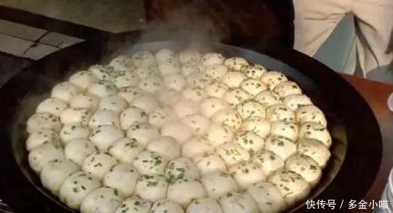 大锅|大妈街边卖小吃，2元一个，半小时2大锅全被抢光，吃过算你厉害