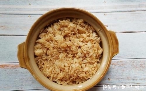 酸酸甜甜|美食密码!当季菠萝当季吃,解锁进阶版菠萝炒饭,酸酸甜甜很开胃