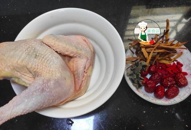  好吃|木耳跟此菜是绝配，蒸一蒸就好，营养好吃不上火，常吃提高免疫力