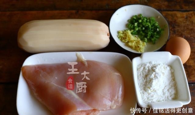 弹牙|莲藕肉丸子汤,丸子爽滑弹牙,汤水清淡鲜香,是你喜欢的味道