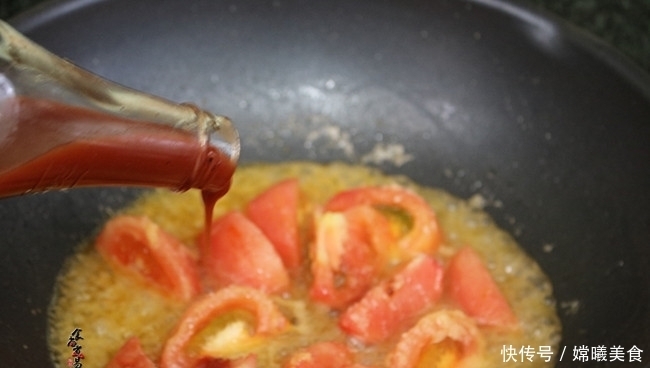 家常|这款家常开胃菜，孩子隔三差五就喊馋，酸甜香酥，连汁都不剩