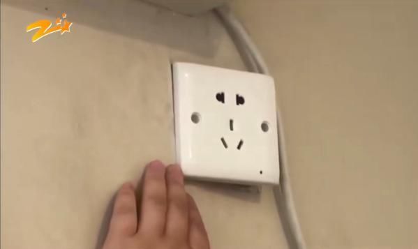 针孔|女子发现针孔摄像头，被偷拍3000多段视频，但这还不是最让人担心的