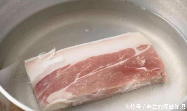万万不能|冰柜拿出来的冻肉,万万不能用水泡!教你一招,吃起来跟鲜肉相同