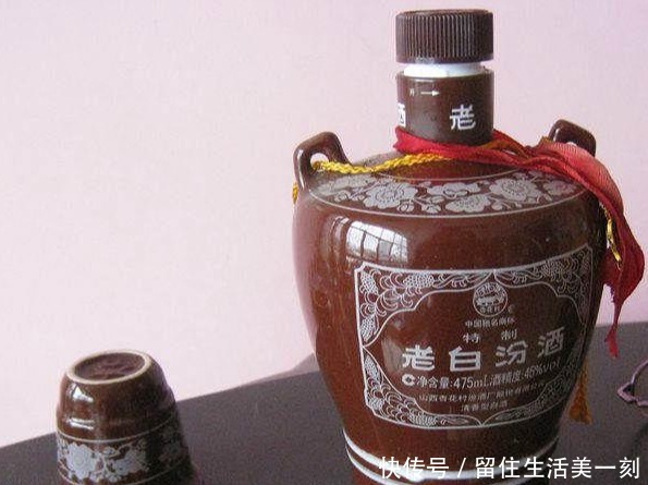 吃饭|在家请工友吃饭,老婆掌厨做的菜,端上桌工友看了扭头就走