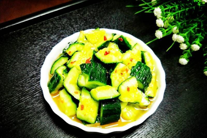  凉拌|如何让凉拌黄瓜变得美味？我教你两个窍门，比餐馆好多了