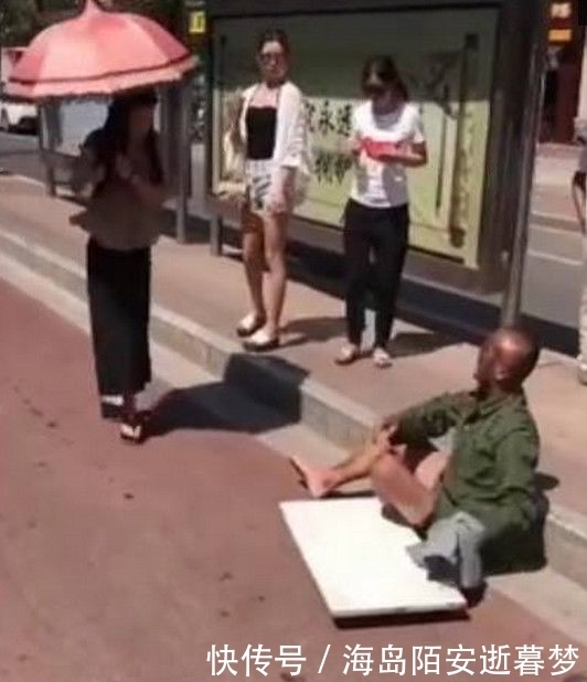 揭穿|公交车站台爬来了一名乞丐，女子看出端疑，当场揭穿乞丐的骗局！