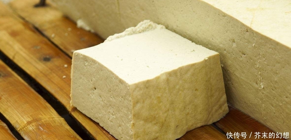 不粘锅|煎豆腐时,直接下锅万万不可,煎之前多加一个步骤,豆腐不粘锅