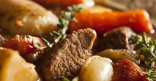 高压锅|炖牛肉,多加“这5样”食材,牛肉香嫩不腥熟得快,高压锅都省了