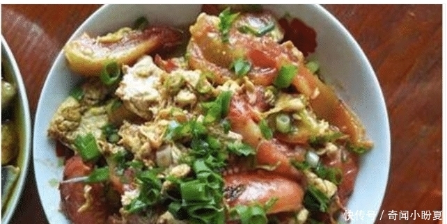 婆婆|回老家,看到婆婆花心思准备的午饭,我一言不发,吃米吃到打嗝!