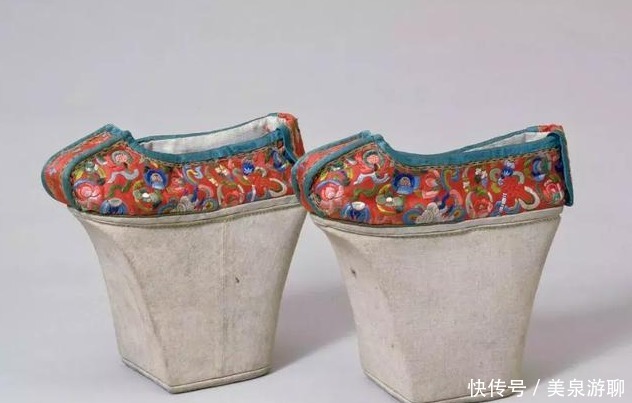 清朝|清朝除了裹脚，后宫女子穿什么鞋子，和电视剧中完全不一样