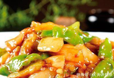 好吃|茄子搭配土豆原来这么好吃,我家一周做6次,刚上桌就被抢光了
