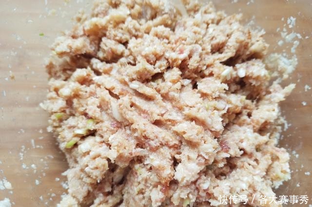 搅拌|白萝卜这样做最好吃,做法超简单,出锅鲜嫩多汁,还能增强免疫力