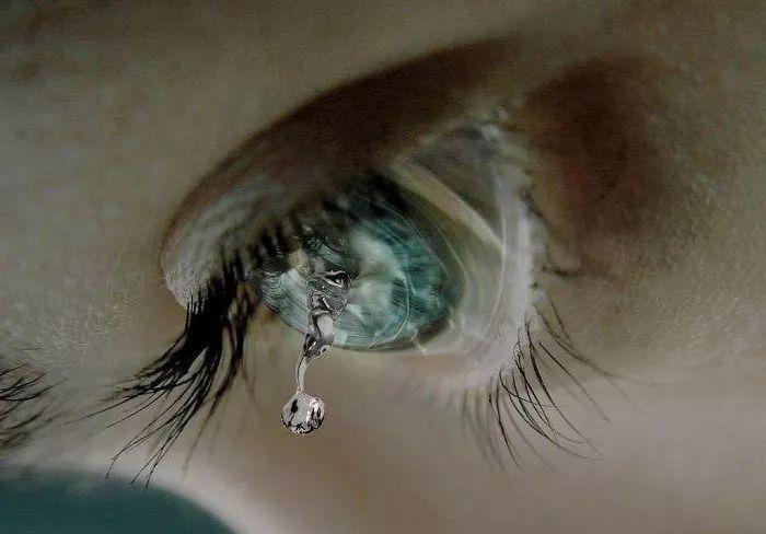  测在|心理测试：哪一只眼睛流出眼泪是苦的，测在感情里你懂得止损吗