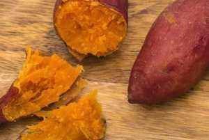 红薯|蒸红薯时,直接蒸是不对的,大厨教你正确做法,红薯香甜更软糯