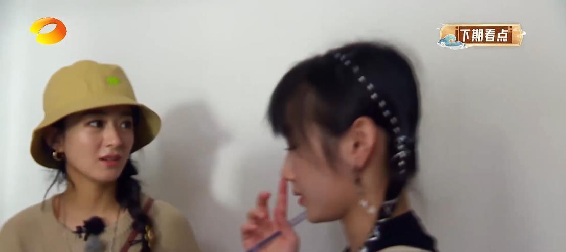 赵丽颖|黄晓明暂退《中餐厅》,赵丽颖接棒压力大爆哭,首位飞行嘉宾亮相