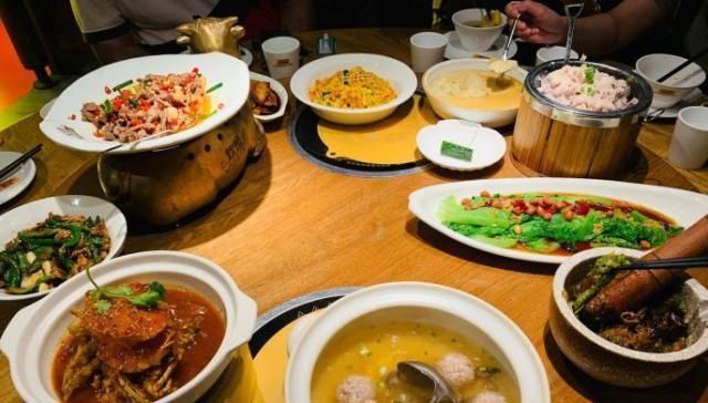 还换|美国肯德基出售人造肉炸鸡,为此还换了新包装,一份就能卖到56元