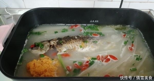  不鲜|无论煮什么鱼，直接下锅大错特错，少了这1步，鱼汤不鲜，腥味浓