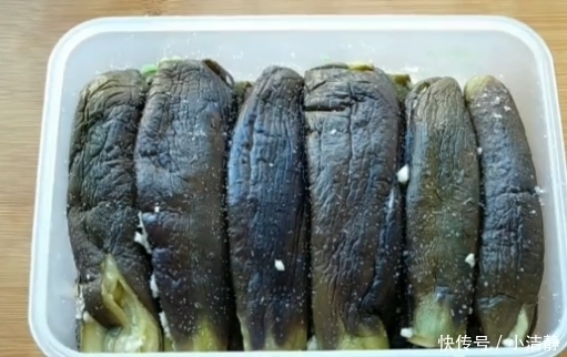 不用|茄子新做法,一次5斤不够吃,不用一滴油,开胃又下饭!