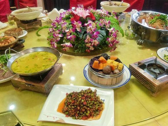 出手|孩子高考581分,父母大摆10桌宴席,邻居就这分也拿得出手