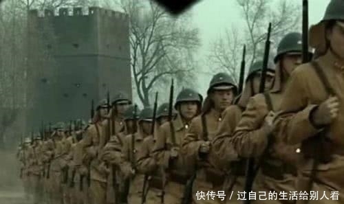 埋伏|李云龙埋伏日军, 发现士兵全穿皮鞋, 当即下令撤退, 战士想不明白