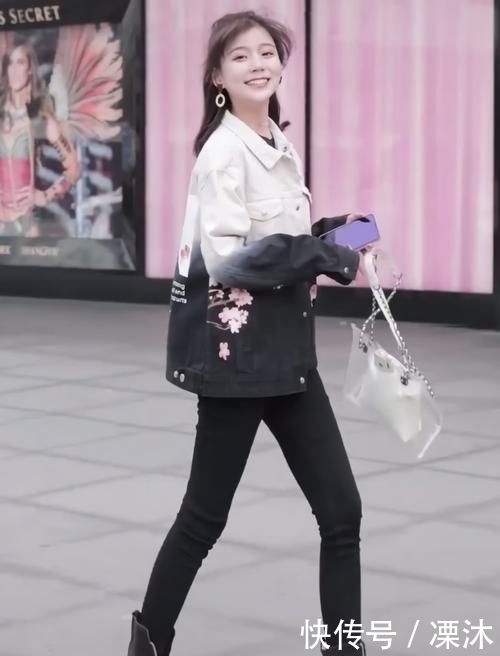 紧身裤|小姐姐这腿是真实存在的?穿上紧身裤只有几道褶皱,细到像假腿