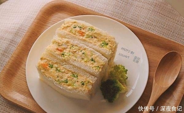  轻松|煮蛋时再加入一个样品，轻松剥皮，鸡蛋又滑又嫩