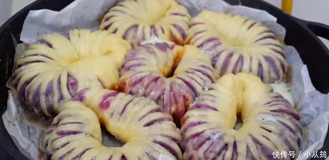 简单|1斤面粉, 4个紫薯, 不用一滴水, 平底锅做的小面包, 边吃边流口水
