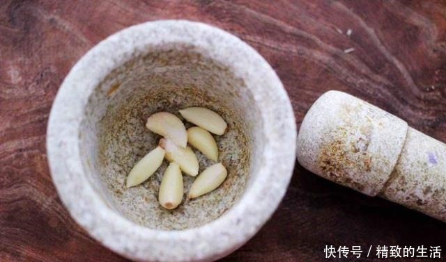 好吃|辣根拌秋葵毛蛤的做法,味道浓郁,营养丰富,口感爽滑,非常好吃