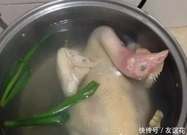 葱姜|做白切鸡时别直接下锅煮，大厨教你一招，鸡肉又鲜又嫩还美味