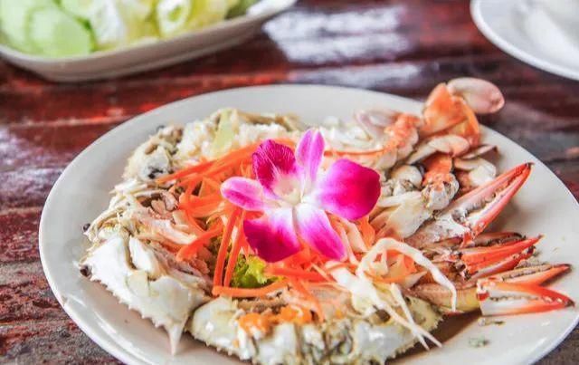 入味|蒸螃蟹时，直接上锅蒸就废了多加这1步，蟹肉鲜嫩入味不流黄