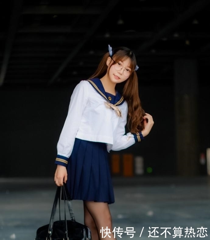 丝袜|你不知道的黑色丝袜配水手服的秘密