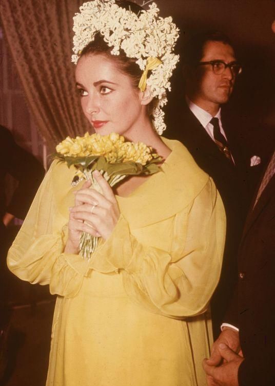 婚纱|百年婚纱秘史原来以前的新娘还不止会穿白婚纱