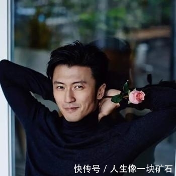 尊重|李健站他站,李健坐他才坐!40岁谢霆锋节目后台谦逊有礼尊重人
