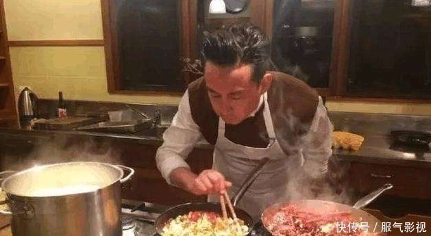  到底|黄磊炒假菜也就算了，张子枫翻车更彻底，综艺节目到底多假？