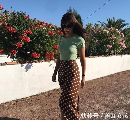半身裙|夏季想穿得出彩，少了波点半裙还真不行，优雅气质别的单品比不过