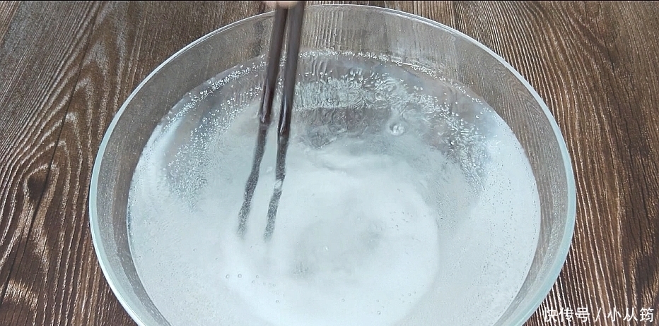  水晶|5斤大蒜1瓶雪碧，教你秘制“水晶蒜”做法，美味可口，越吃越上瘾